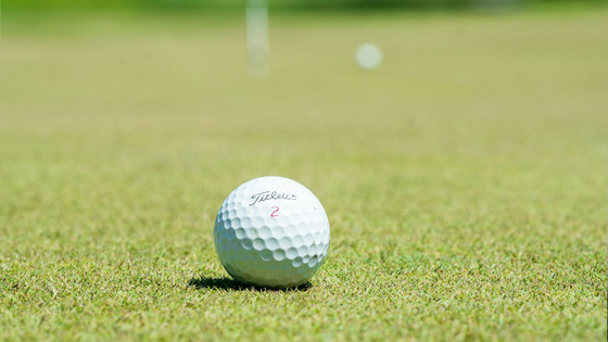 Monteurs de plages laser pour le golf