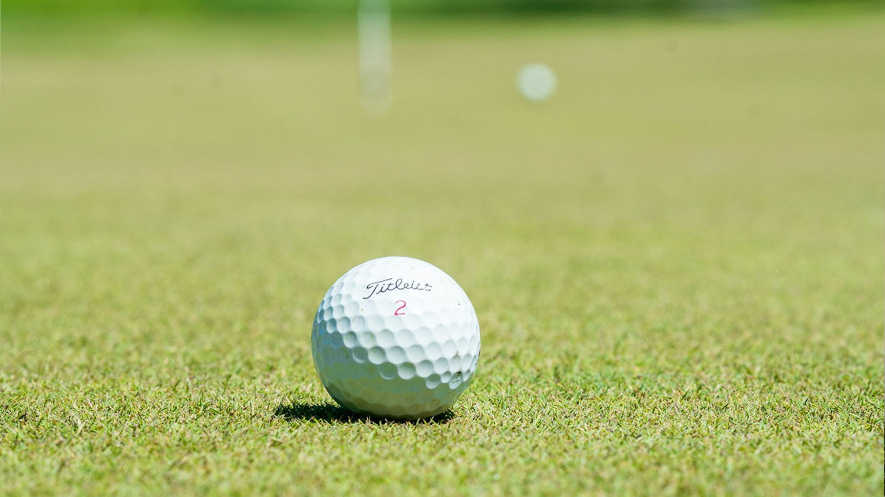 Monteurs de plages laser pour le golf